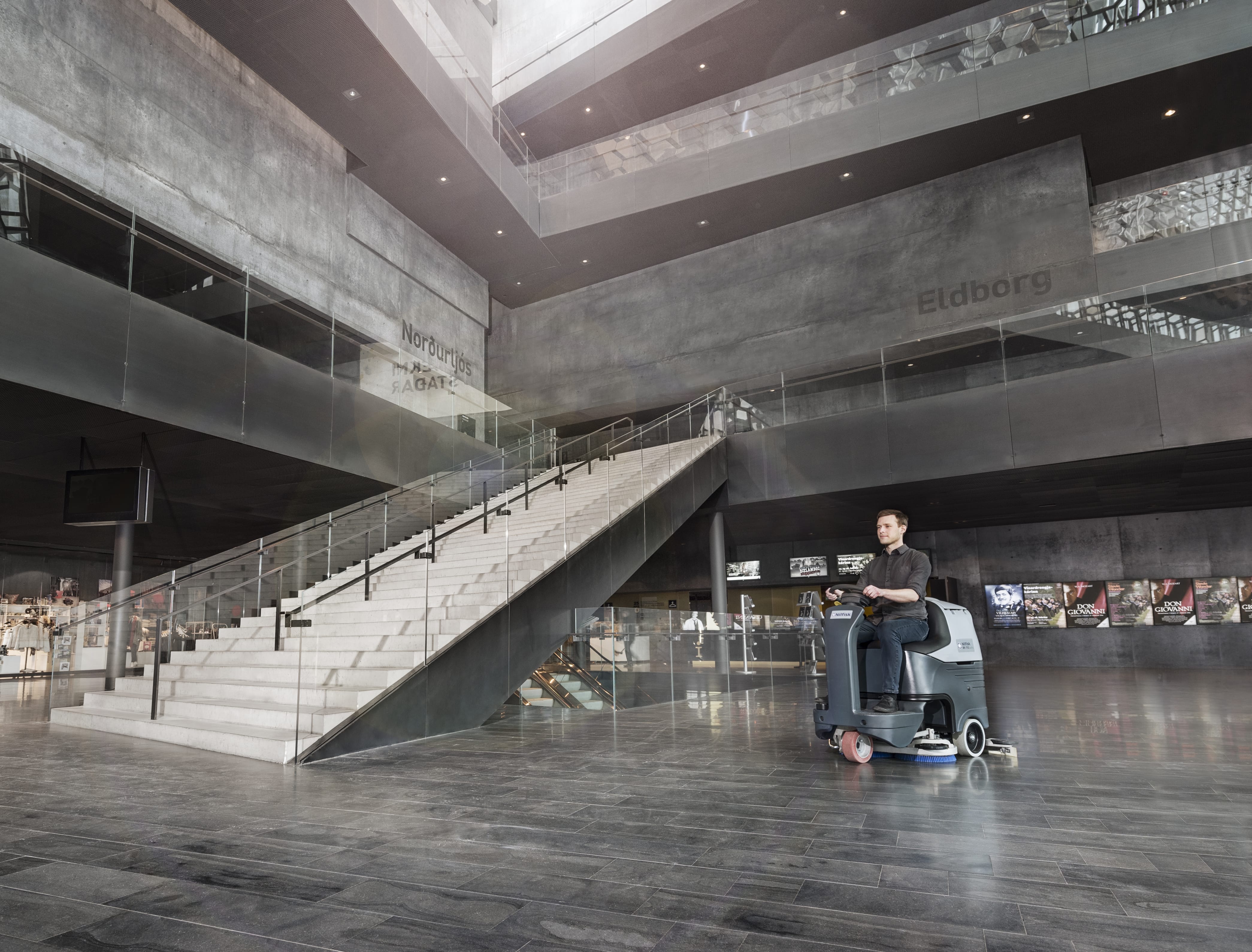 BR752 Opera House3 Min (1)