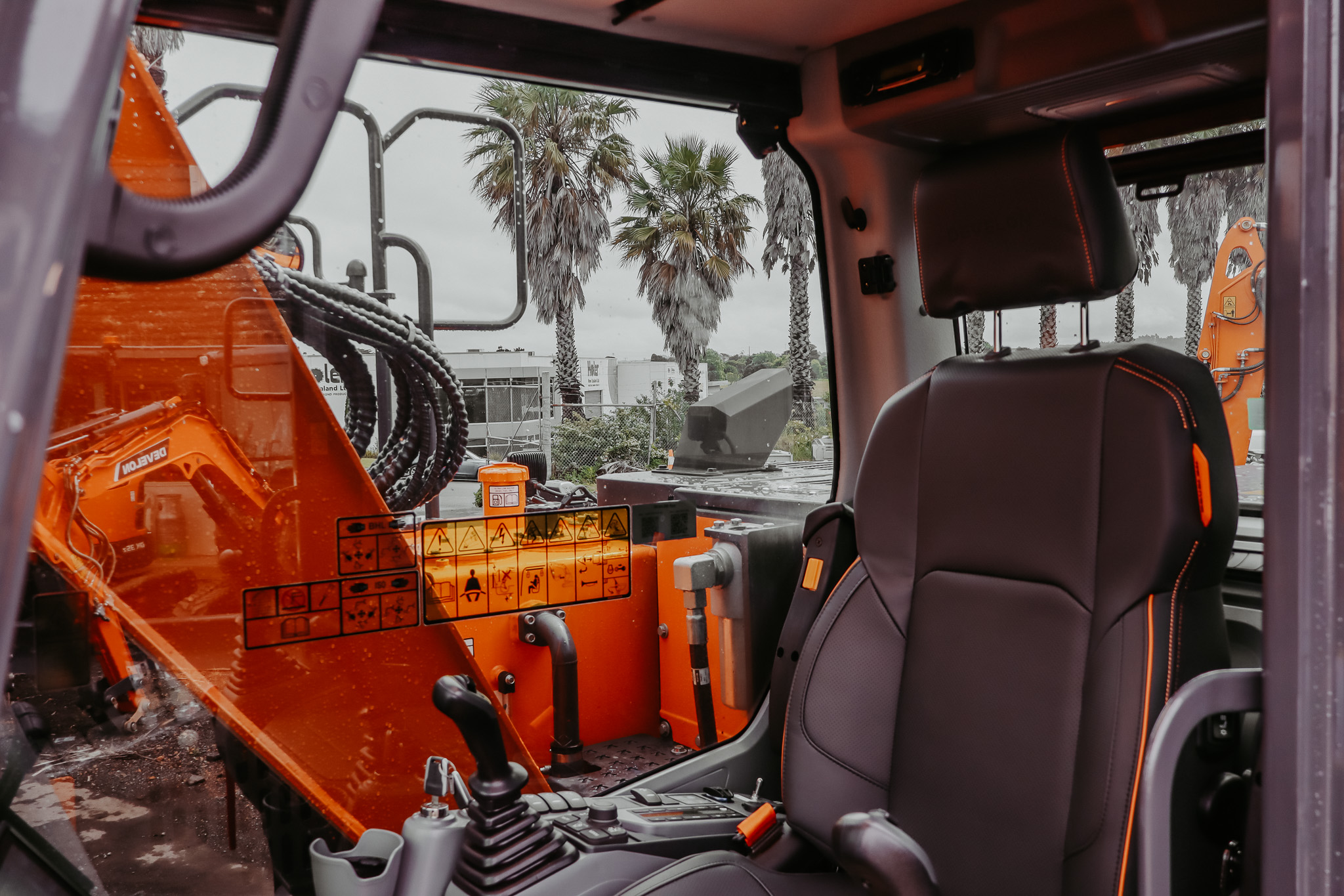 Develon DX140LCR Reduced swing excavator