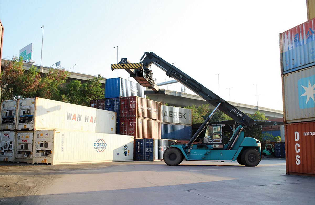 Reach Stacker 10 46 Tons 06