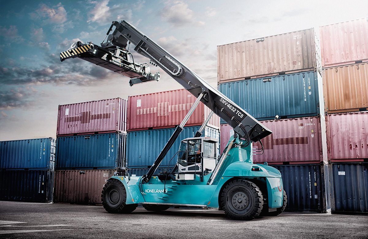 Reach Stacker 10 46 Tons 03 (1)