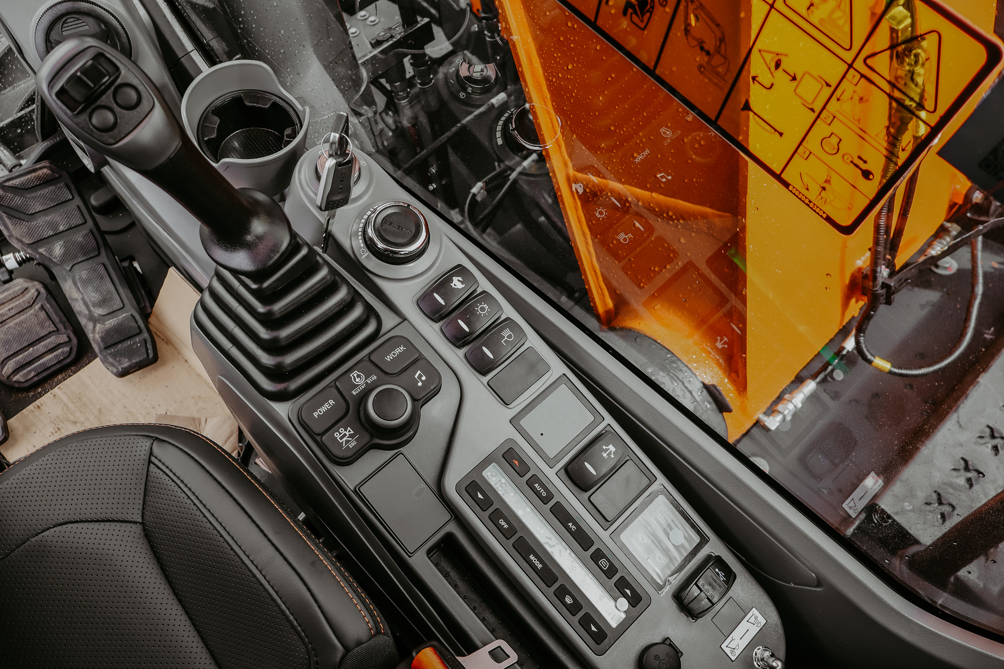 Develon DX140LCR Reduced swing excavator