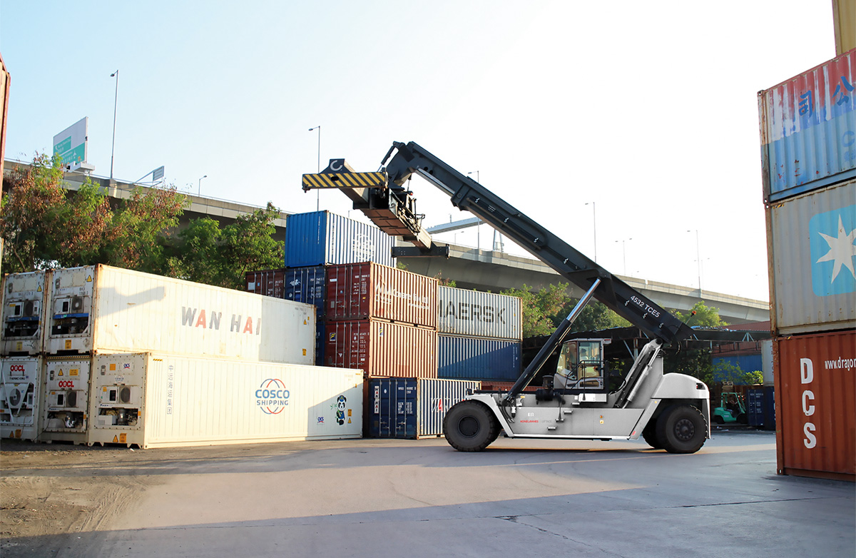 Lifeace Reach Stacker 1