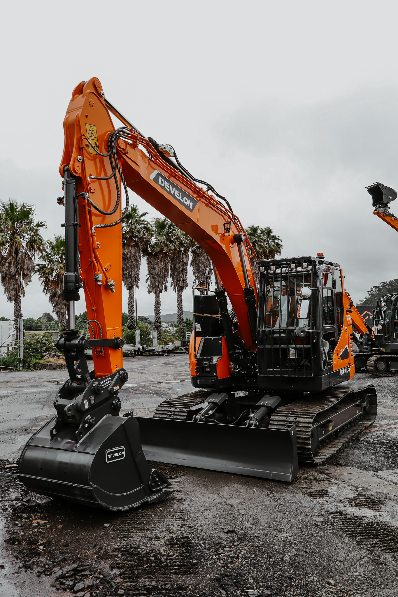 Develon DX140LCR Reduced swing excavator