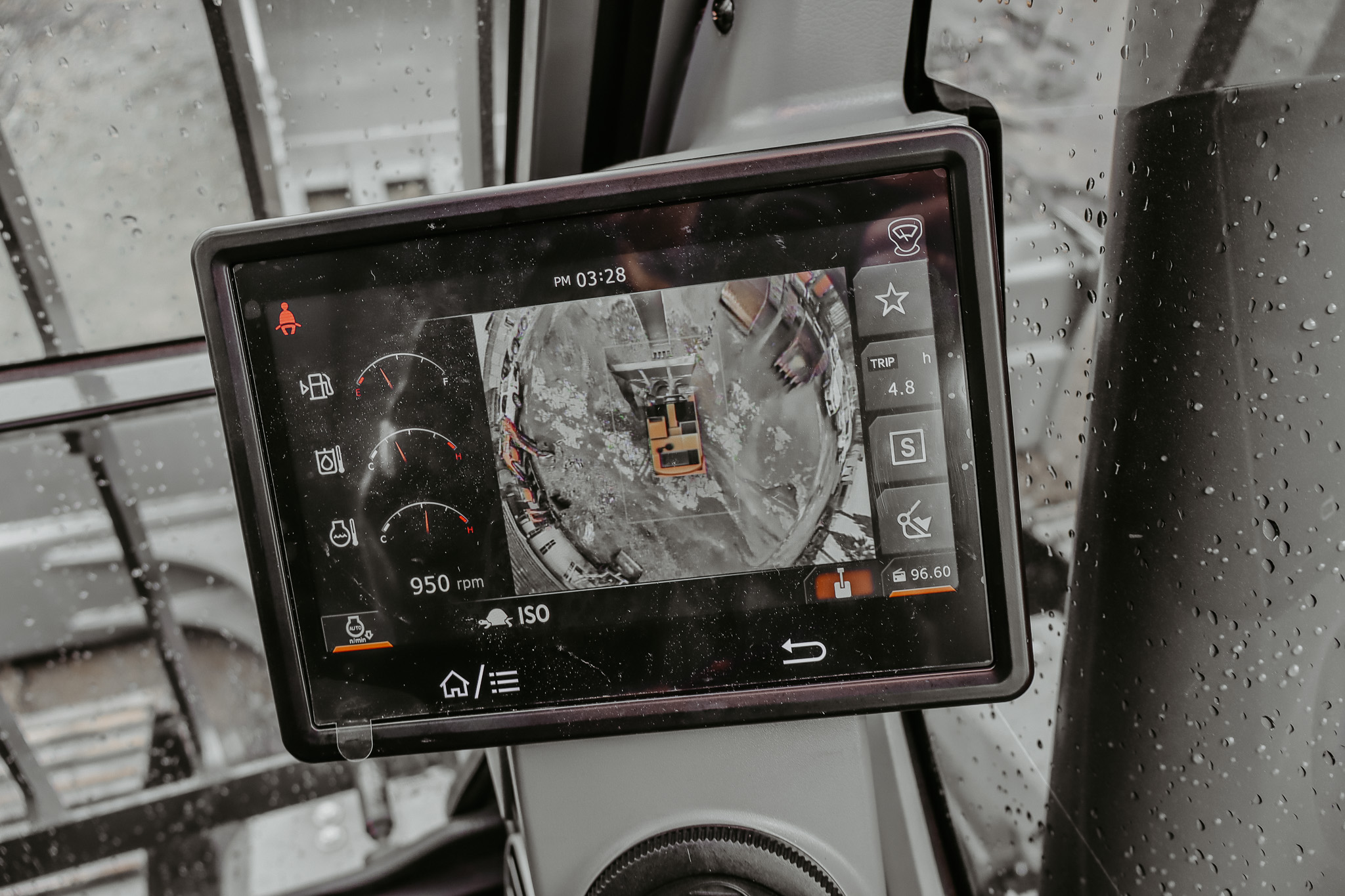 Develon DX140LCR Reduced swing excavator