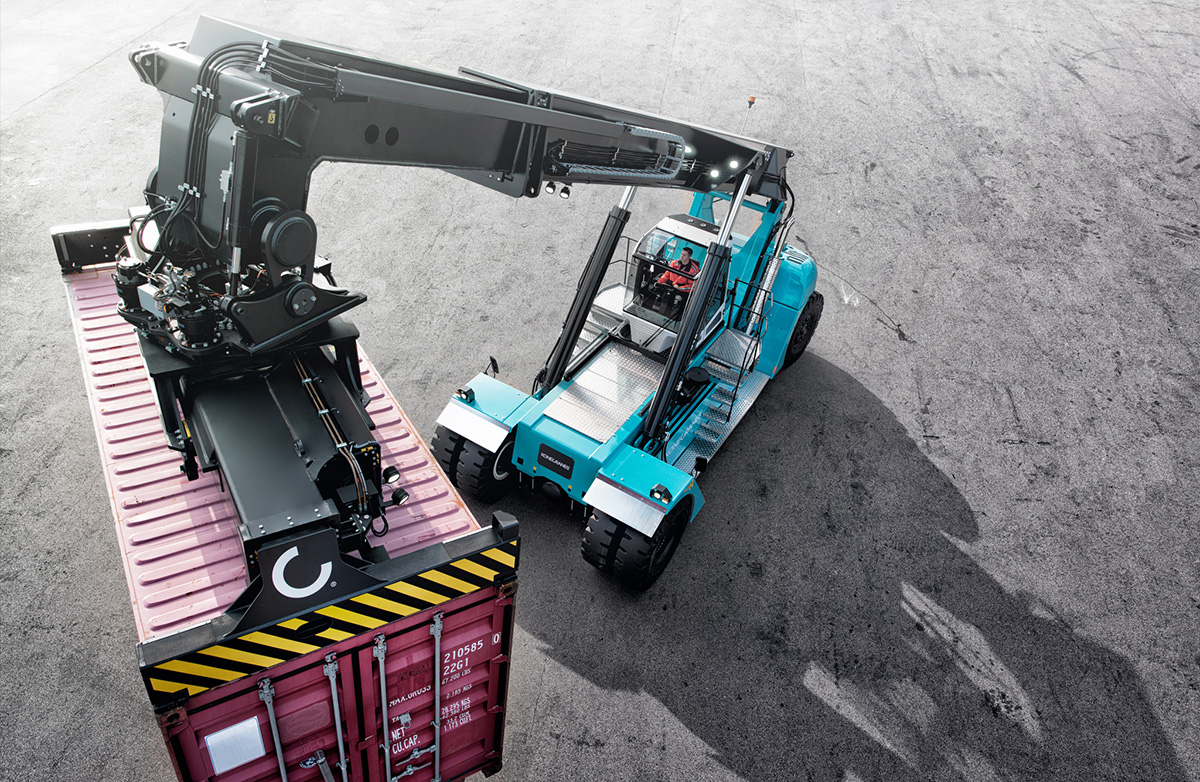 Reach Stacker 10 46 Tons 04 (1)