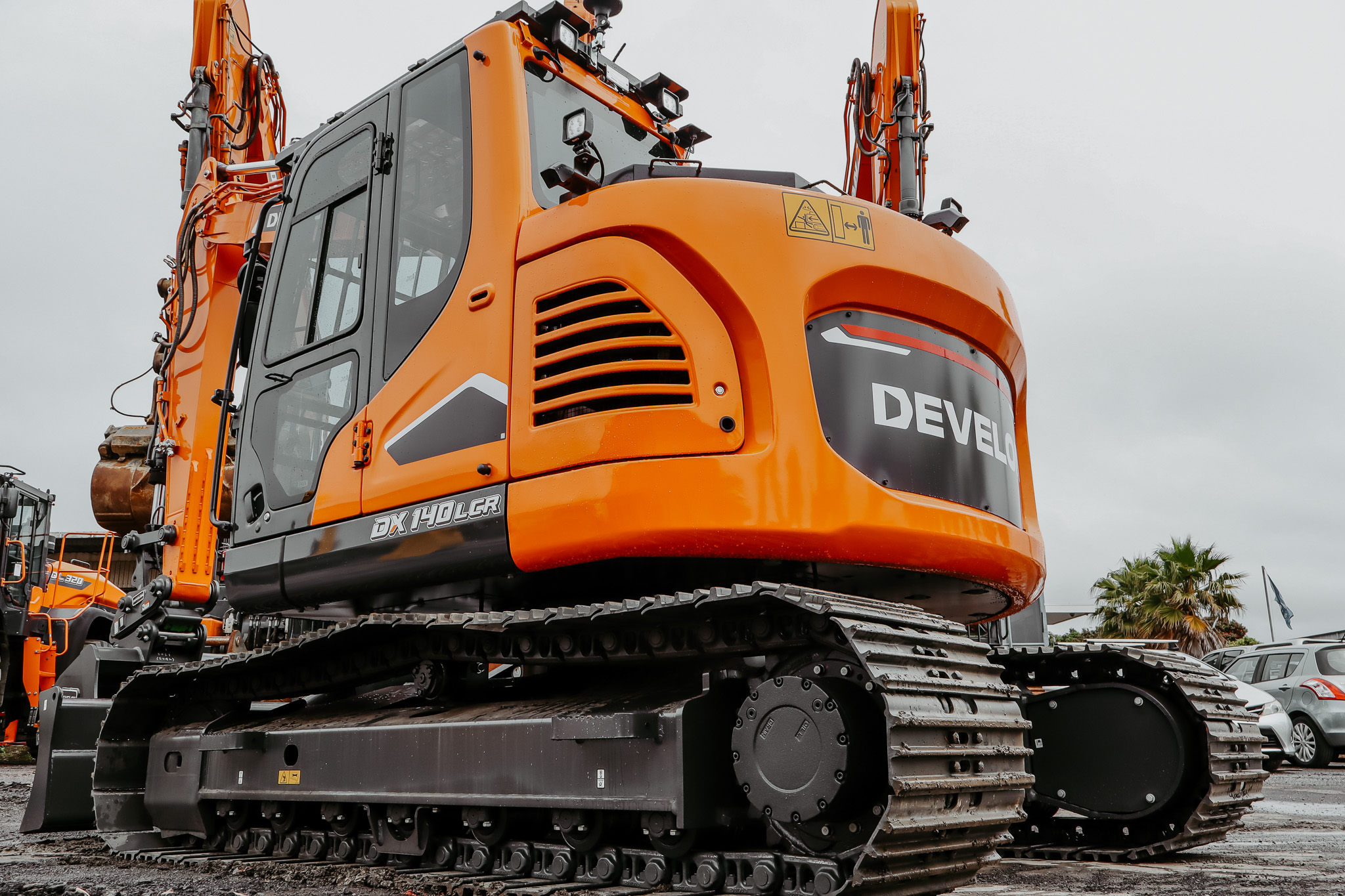 Develon DX140LCR Reduced swing excavator